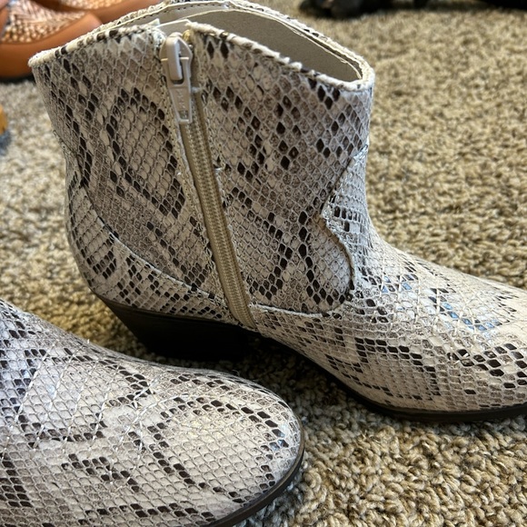 Snake-print Booties - Picture 4 of 5
